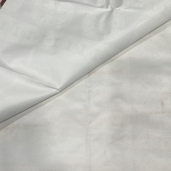 Tablecloth - Picture 6 of 6